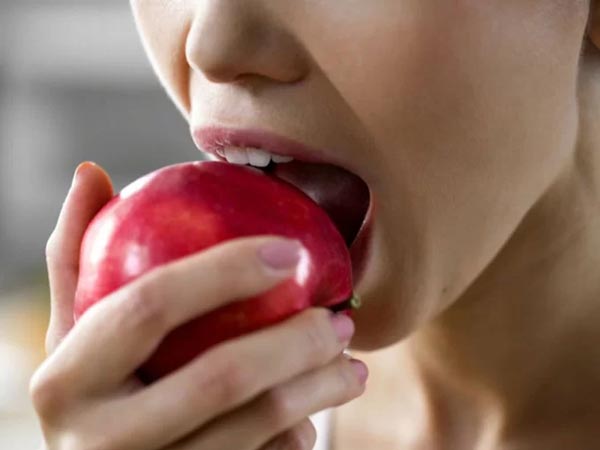 11 yếu tố khiến bữa ăn trên máy bay mất ngon mà bạn không ngờ tới