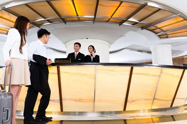 Vì sao luôn phải check in khách sạn sau 14h