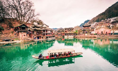 Tư vấn về trang phục đi Phượng hoàng đẹp 4 xuân hạ thu đông