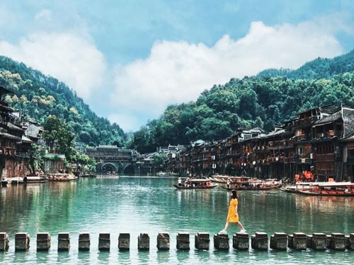 Tư vấn về trang phục đi Phượng hoàng đẹp 4 xuân hạ thu đông