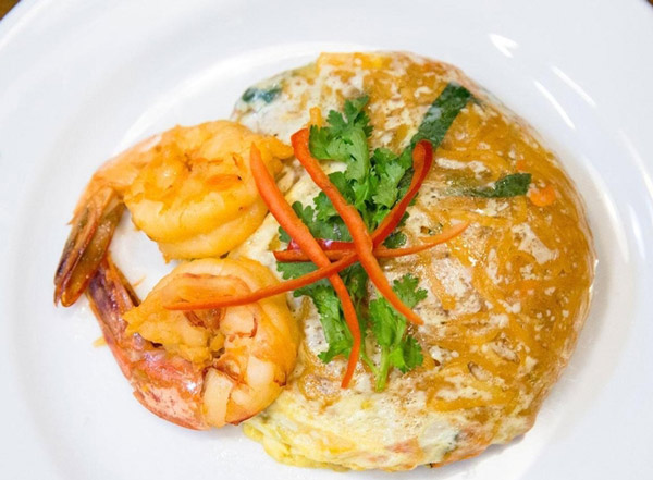 Tiệm pad Thái xếp hàng dài nhất Bangkok
