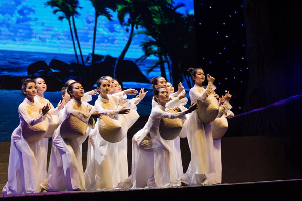 Ngất ngây trong không gian nghệ thuật của show Charming Đà Nẵng