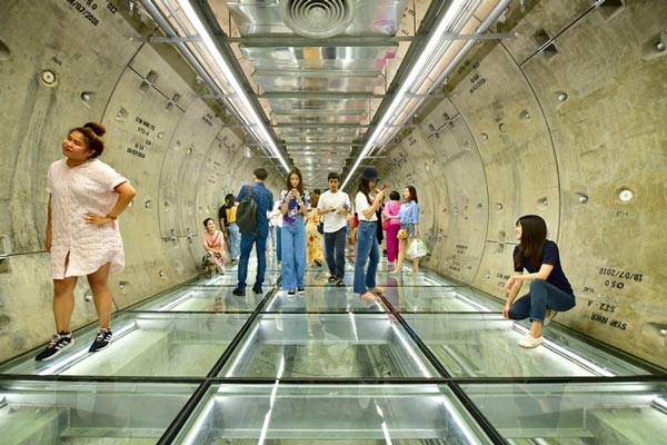 Đường hầm như tàu vũ trụ ở Bangkok