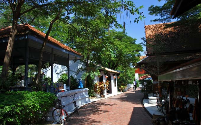 Đền cá khổng lồ gần Bangkok - nơi chụp ảnh hoàng hôn ấn tượng