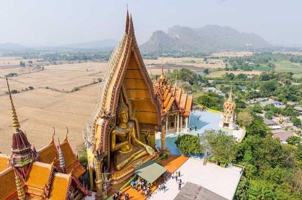 Ngôi làng thơ mộng bên sông gần Bangkok, Thái Lan