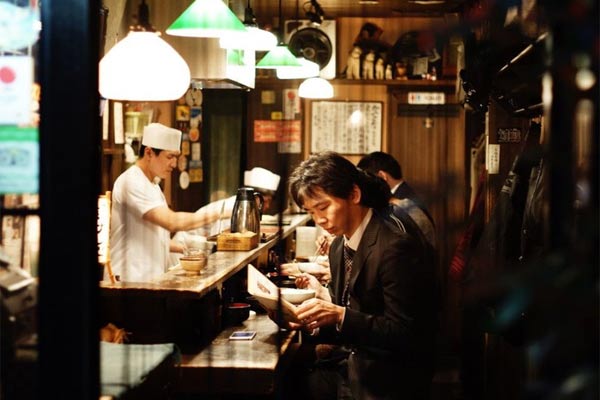 Đi du lịch nước ngoài, đưa tiền tip sao cho đúng?