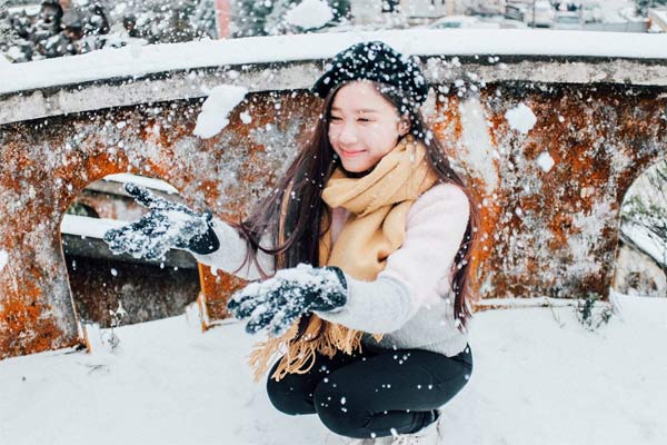 Lịm tim trước hình ảnh tuyết rơi trên đỉnh Mẫu Sơn đẹp như trời Tây