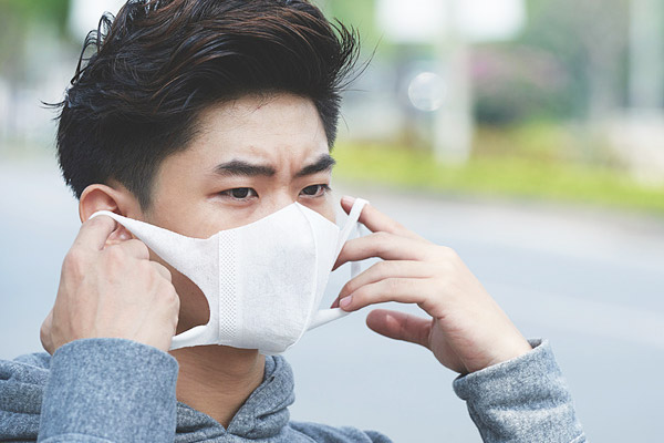 Cách sử dụng khẩu trang đúng khi du lịch