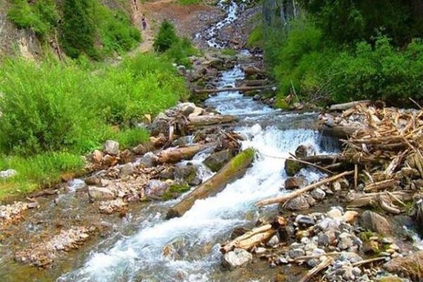 Bí ẩn về dòng suối lạ, cứ chảy được 15 phút lại ngừng